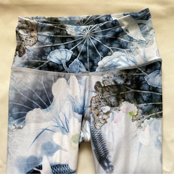 Watercolor Koi fish Lily pad print High waist workout leggings yoga pants S - Picture 4 of 8